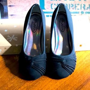 Black Marbella Girls Sz 3 Dress Shoes EUC
